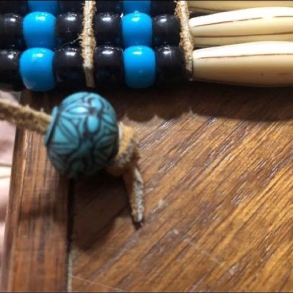 Choker - Picture 4 of 4